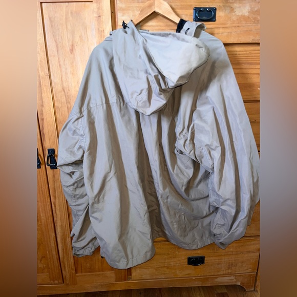 Windbreaker - Picture 3 of 3